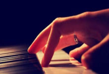 NG28官网：愿早日康复，津门虎外援萨尔瓦多被林创益铲到脚踝后伤退.